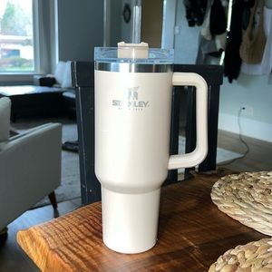 Tan/Beige 40 oz Stanley “Driftwood”